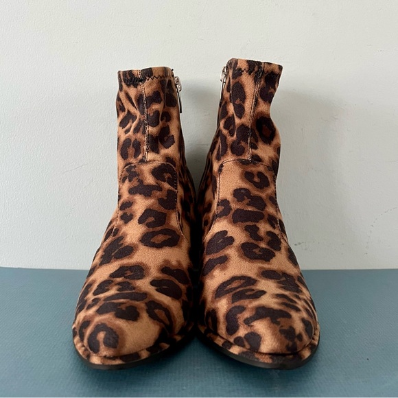 Marc Fisher Leave 2 Leopard Animal Print Faux Suede Ankle Boots - Picture 4 of 8